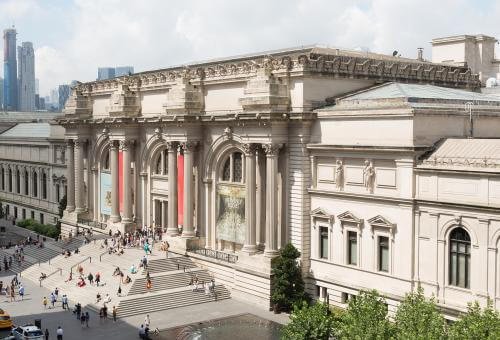 How did America become the capital of the arts at the dawn of the 20th century ?