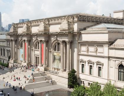 How did America become the capital of the arts at the dawn of the 20th century ?